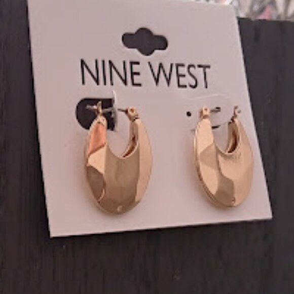 NINE WEST Mod/Contemporary Gold Oval Shaped Geometric Textured Hoop Earrings~NEW - Picture 2 of 4